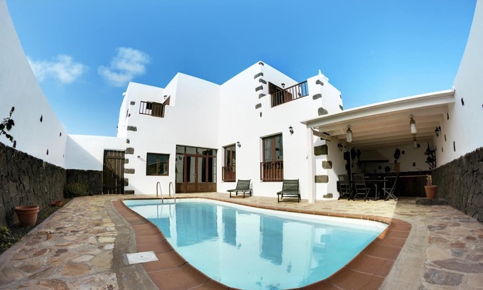 Tajaste House | Homerez - House 8 km away from the beach for 6 ppl. with swimming-pool at Tinajo