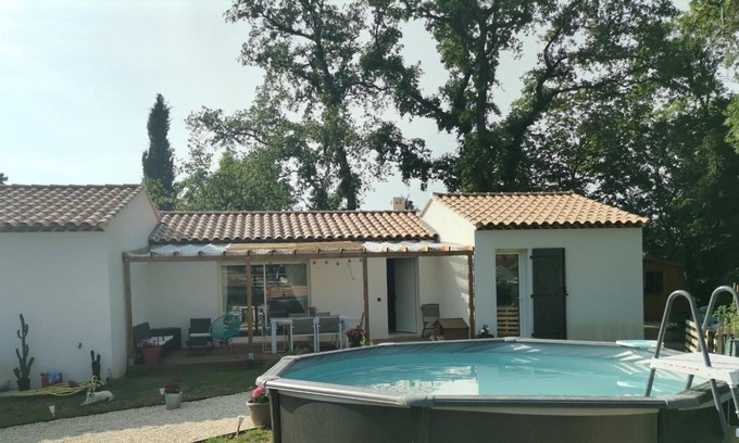 Neoules House | Homerez - House for 10 ppl. with swimming-pool, garden and terrace at Néoules