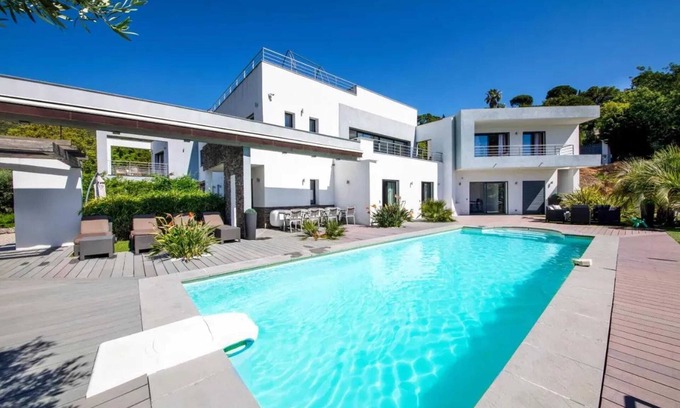 Cavaliere Villa | Homerez - Luxurious Villa in Cavalaire-sur-Mer with Pool