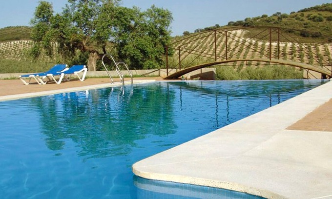 Estepa House | Homerez - Nice house for 4 ppl. with shared pool and terrace at Estepa