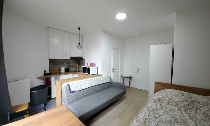 Saint-Josse-ten-Noode Apartment | Homerez - Studio in Saint-Josse-ten-Noode