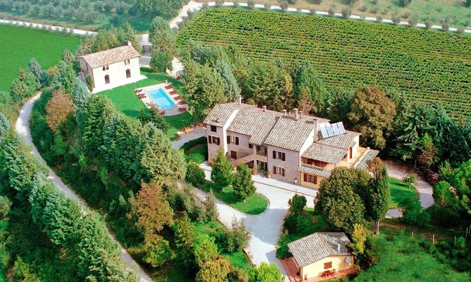 Ramazzano House | Homerez - Spacious house for 2 ppl. with shared pool at Ramazzano - Le Pulci