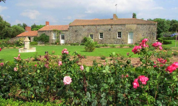 Landevieille House | Homerez - Spacious house for 6 ppl. with garden and terrace at Landevieille