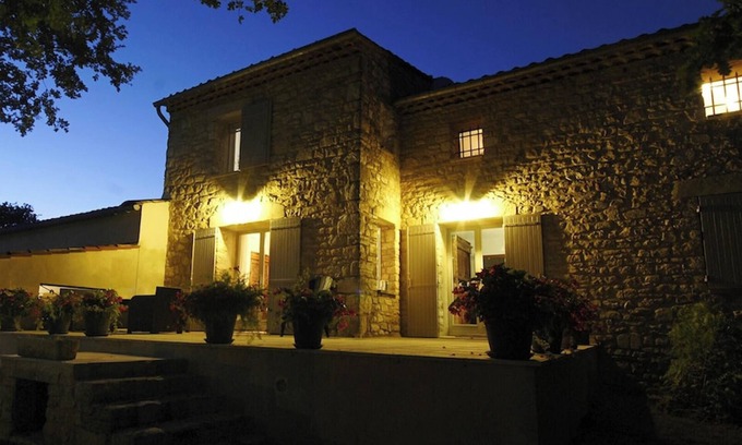 Caseneuve Villa | Homerez - Splendid Villa in Caseneuve with Private Pool
