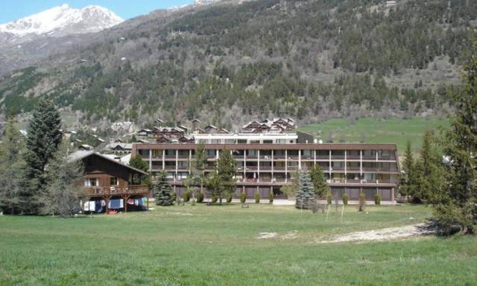 La Salle-les-Alpes Apartment | Homerez - Studio in La Salle-les-Alpes