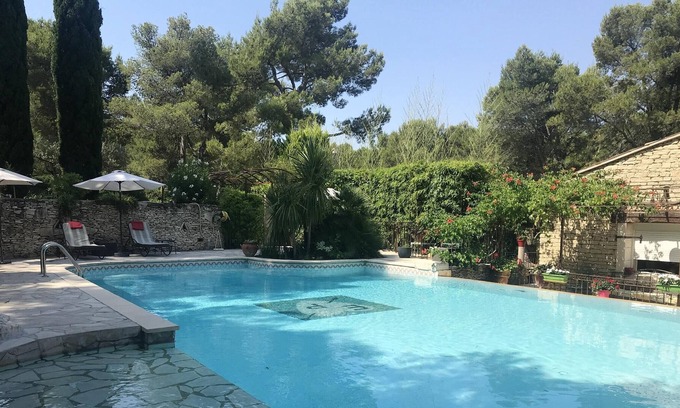 Orgon Villa | Homerez - Villa for 12 pers. with pool, garden, terrace and balcony in Orgon