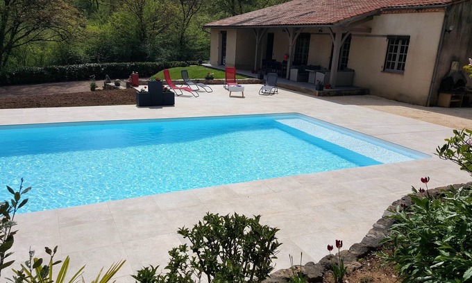 Fumel Villa | Homerez - Villa for 6 ppl. with swimming-pool, garden and terrace at Fumel
