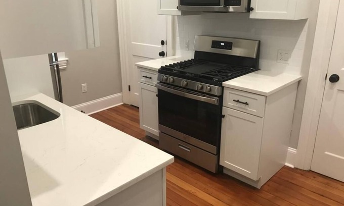 Dorchester Bed & Breakfast | HomeStay - B&B - Near South Boston - JFK-Umass Area
