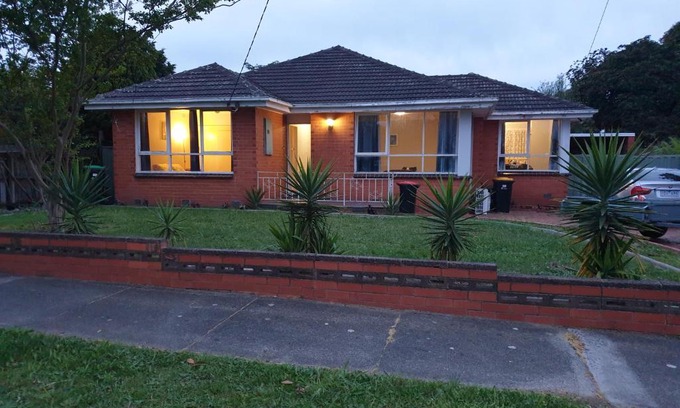 Dandenong House | Homestay near Dandenong Plaza