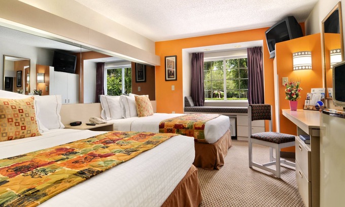 Southpoint Hotel | Hometown Inn & Suites Jacksonville - Butler Blvd./Southpoint