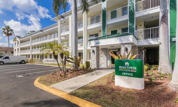 Survey Creek Hotel | HomeTowne Studios by Red Roof Fort Lauderdale
