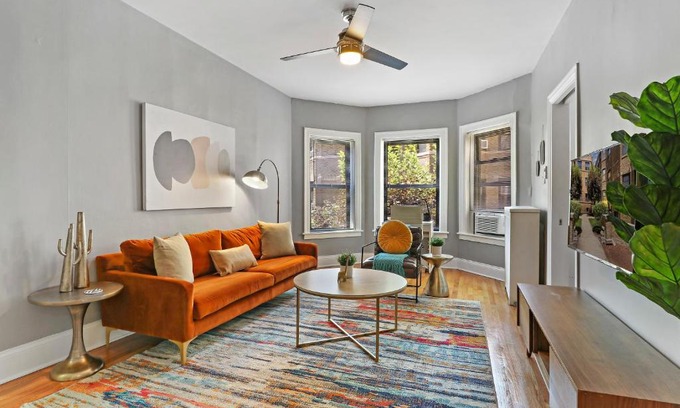 Lake View East Apartment | Homey 2BR Unit in Boystown, Steps from Everything - Stratford 2N 3N rep