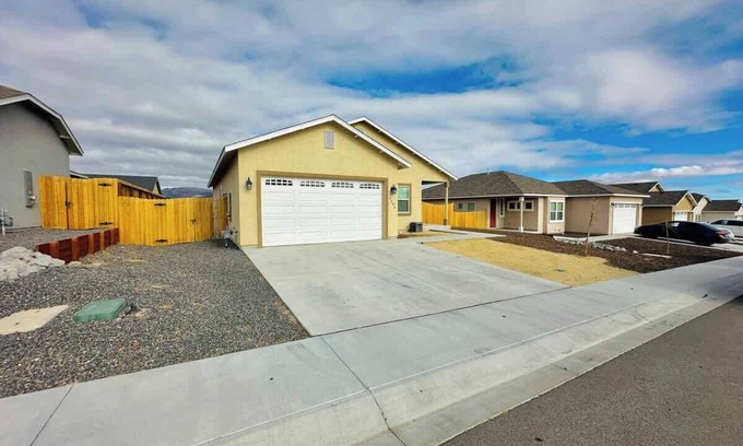 Fernley House | Homey,8beds,3TVs,14 Guests