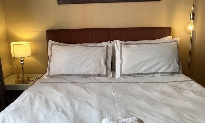 Centurion Apartment | Homey apartment in Centurion.