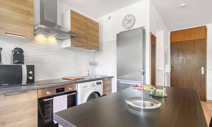Annemasse Apartment | Homey Bridge - City Center/Private balcony/Wifi
