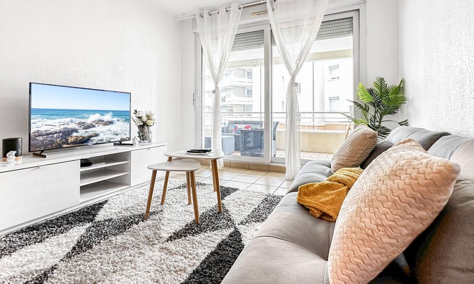 Annemasse Apartment | Homey Rest - Free parking/Near train station and Geneva