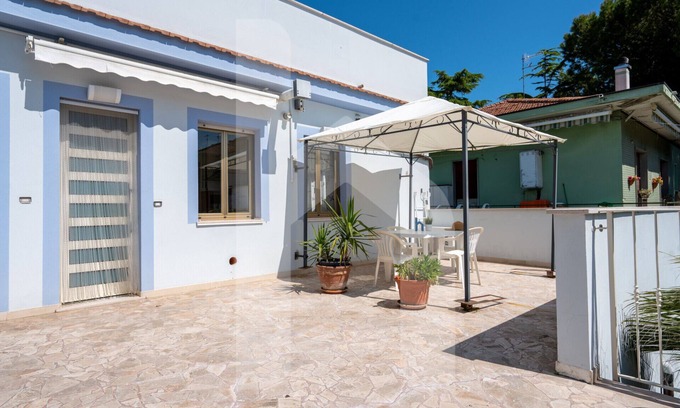 Pineto Apartment | Homiday - Via Gramsci Azzurro, Three-room apartment with terrace