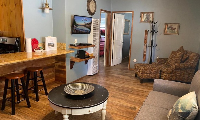 Big Bear Lake House | Honey Bear - Close to lake and village