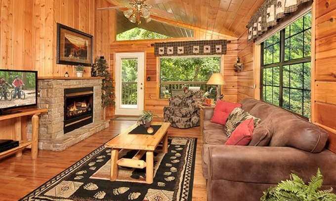 Sevierville Resort | Honey Bear Den is a warm and cozy one-bedroom cabin in Hidden Springs Resort.