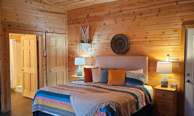 Eureka Springs Apartment | Honey Bear Haven Suite 4