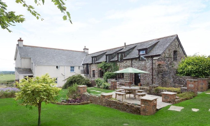 Holsworthy House | Honey Bee Cottage