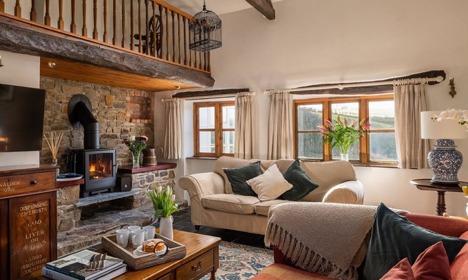 Combe Martin Apartment | Honey Buzzard Farmhouse - Luxury Cottages