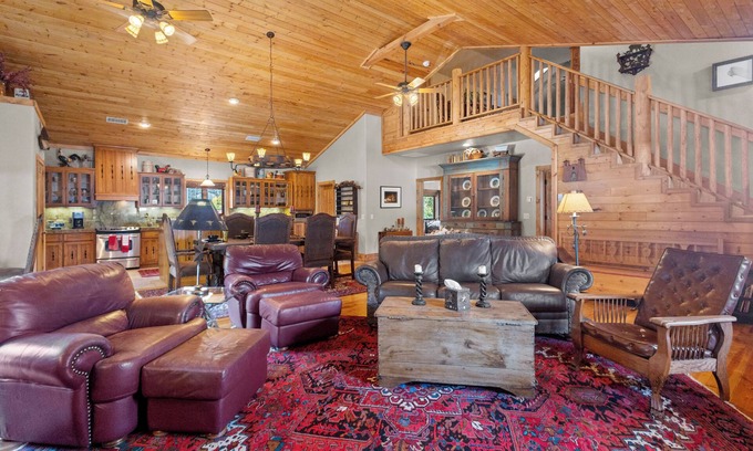 Red River Apartment | "Honey Haven Mountainside" Luxury Loft-Sleeps 6-In Town-Pet Friendly