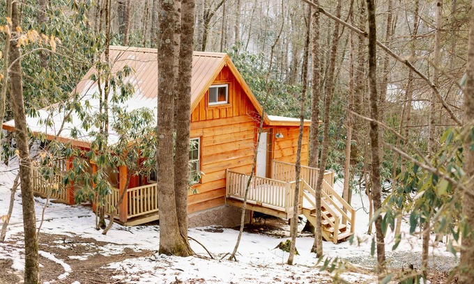 Roan Mountain Cabin | Honeymoon Cabin-4 Wheel Drive highly recommended during Winter