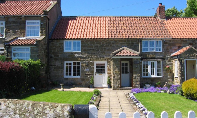 Saltburn-by-the-Sea Cottage | Honeysuckle Cottage - An idyllic spot to discover the North York Moors and Coast