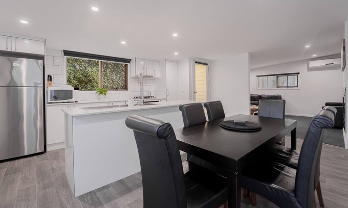 Ironbark House | Honeysuckle Domain Modern Family Home