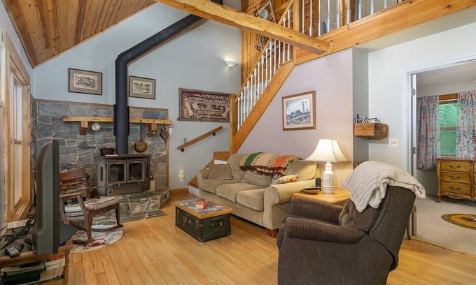 Burnsville House | Honeysuckle Ridge