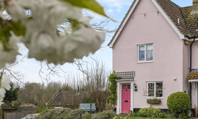 Halesworth House | Honeysuckle - Two Bedroom House, Sleeps 3
