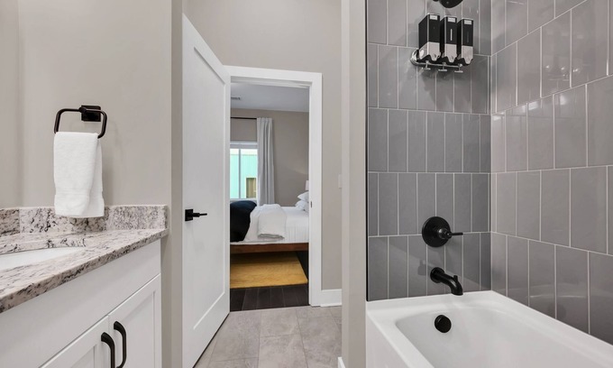 Nashville Apartment | Honky Tonk Central/9 Beds