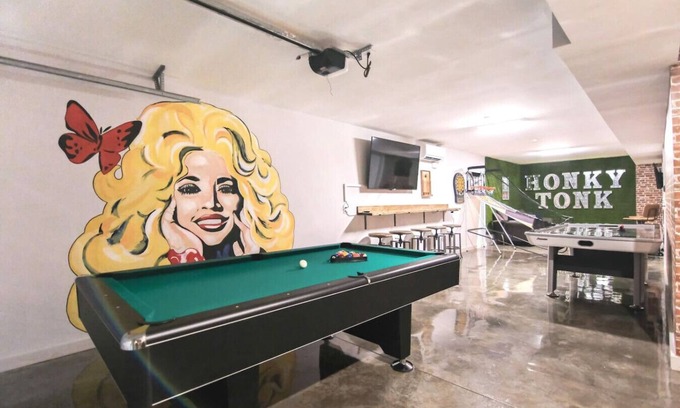 East Nashville House | Honky Tonk Game Room with Rooftop Deck!