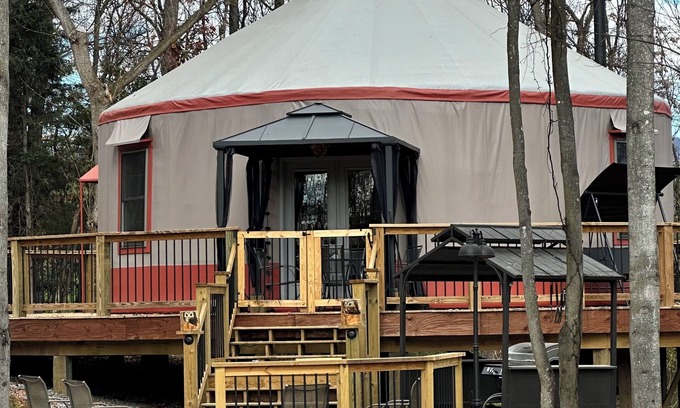 Shenandoah House | Hootie Owl Yurt - Shenandoah VA - Hot tub, Firepit, Wood buning stove, wifi