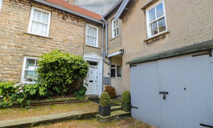 Reeth Cottage | HOPE COTTAGE SOUTH, family friendly, with open fire in Reeth