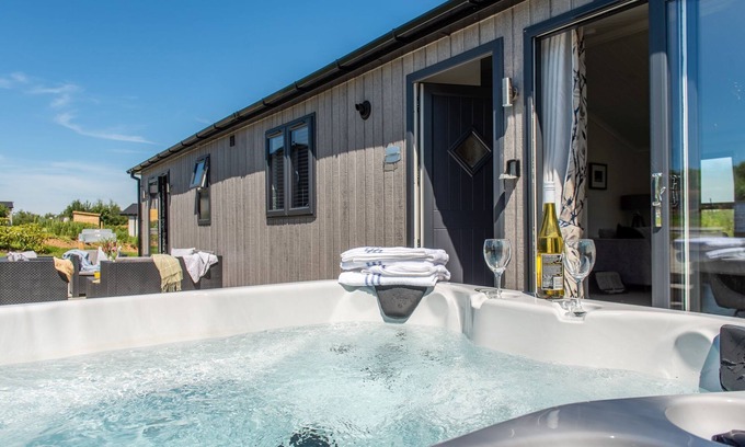 Lifton House | Hornbeam Lodge, 19 Roadford Lake Lodges