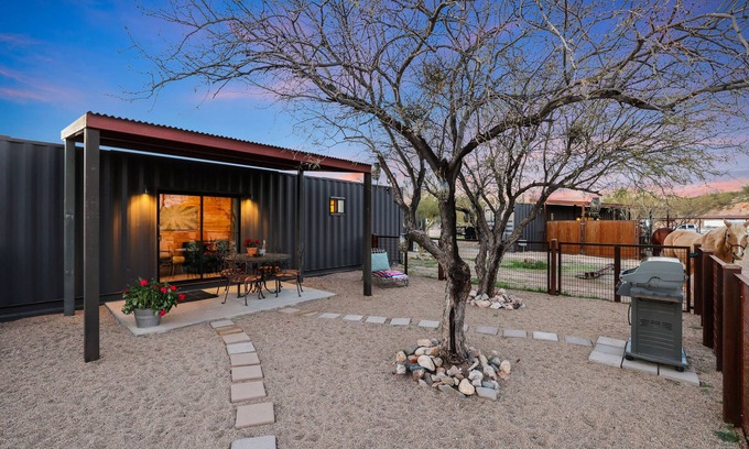 Wickenburg House | Horses and Dogs Welcome! Container Suite