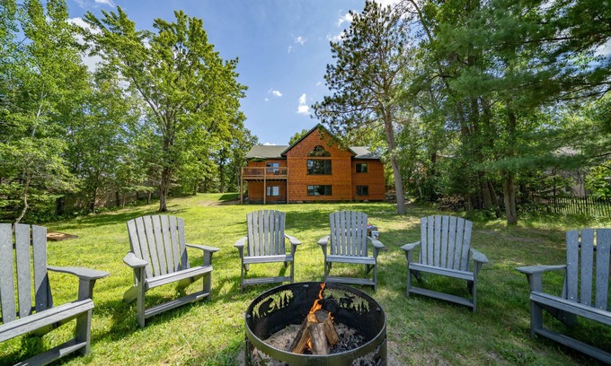 Merrifield Cabin | Horseshoe Lake Cabin with Hot Tub, Games, Fire Pit, Snowshoes, Snowmobile Trails