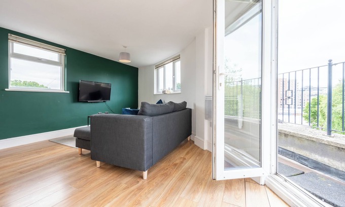 Temple Quay Apartment | Horton Street by Tŷ SA