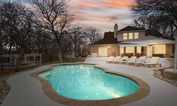 Azle House | ★Host Events! Heated pool, Sauna, Games & Pizza oven->33 min Forth Worth★