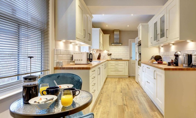 Bedford House | Host & Stay | 47 Dudley Street