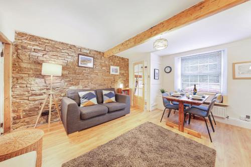 Little Hayfield House | Host & Stay - Batemill Cottage