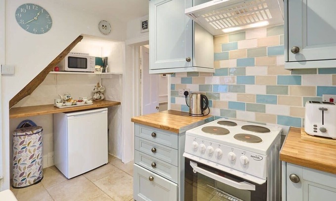 Hythe House | Host & Stay | Claire's Cottage