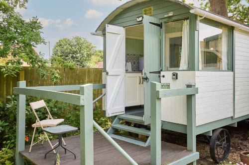 Melton Constable Ski Chalet | Host & Stay - Shepherd's Hut