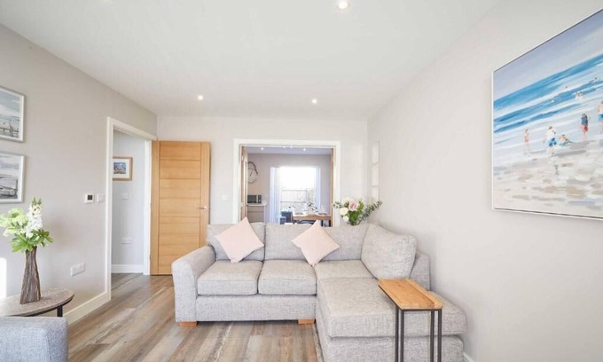 Seahouses House | Host & Stay | Sunflower Cottage