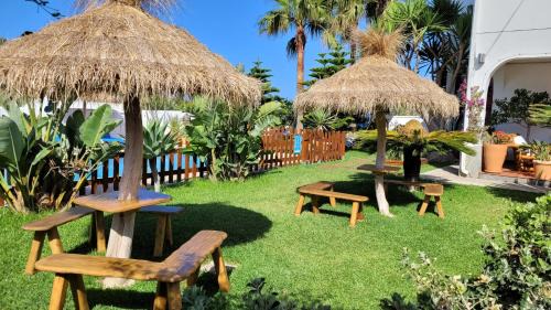 Los Canos de Meca Hostel | Hostal Casa Arco Iris (Playa)