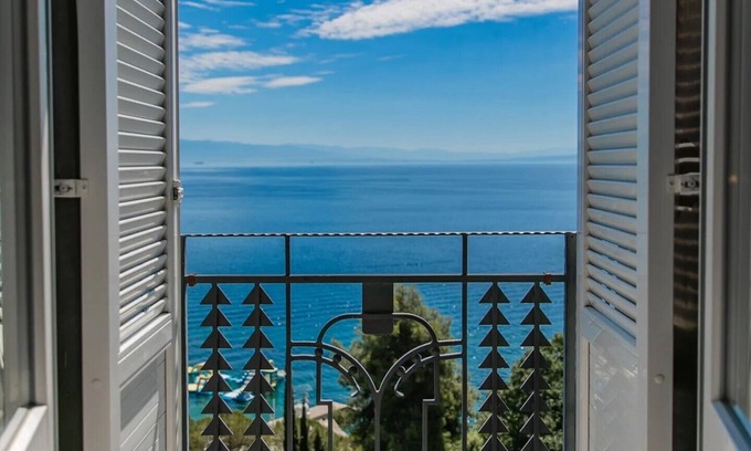 Lovran Hotel | Hostel Link