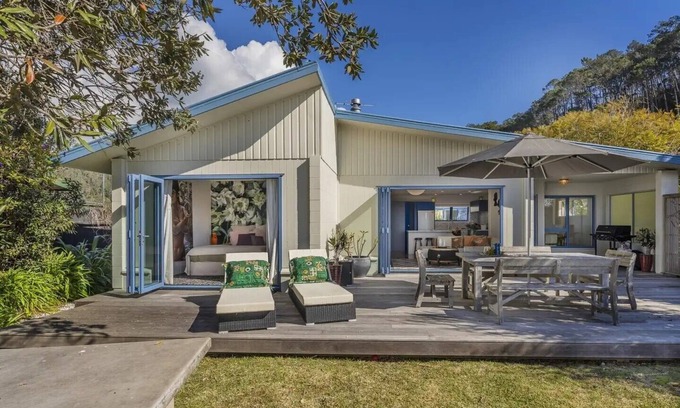 Hahei House | Hosts on the Coast Seaview Oasis