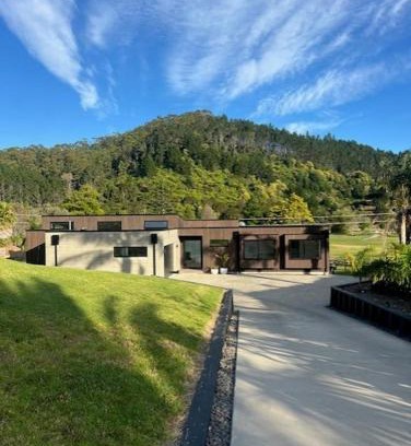Whangamata Villa | Hosts on the Coast The Country Club